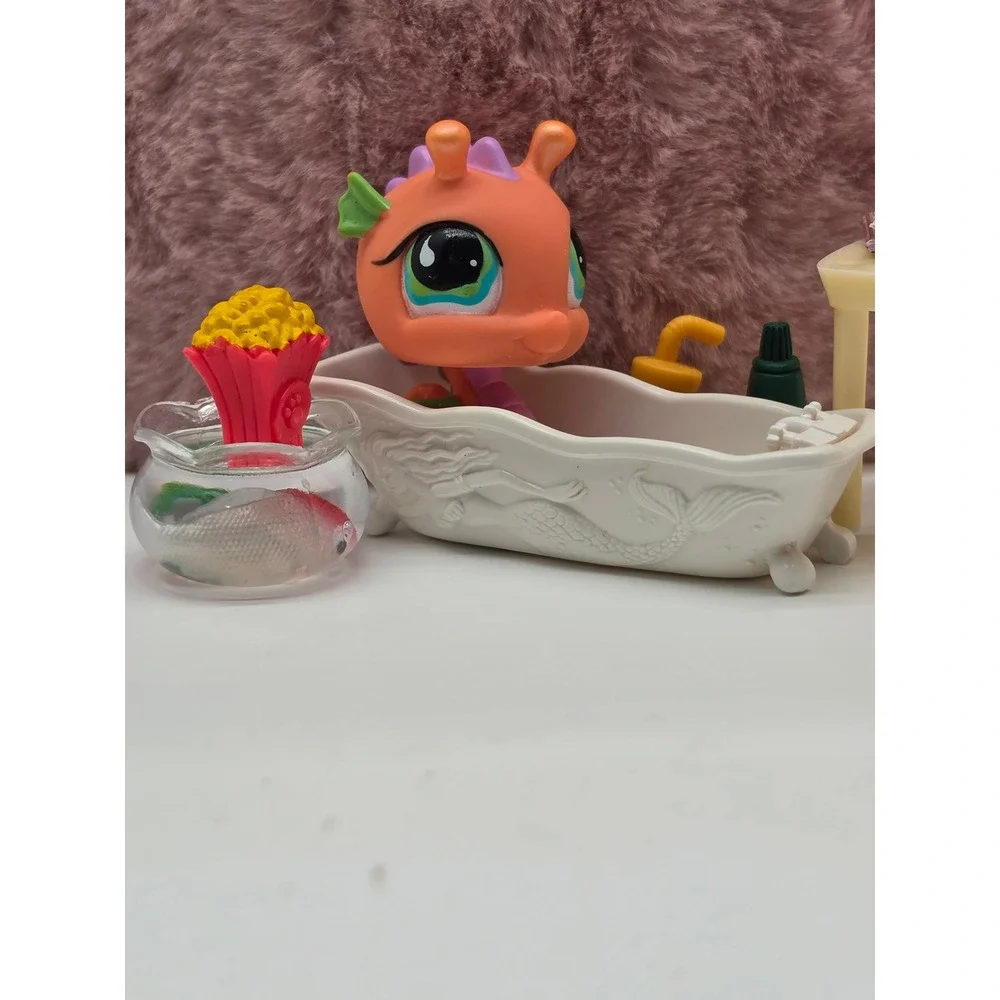 Littlest Pet Shop Seahorse #802 relaxing bathtub dollhouse Figure Accessory lot